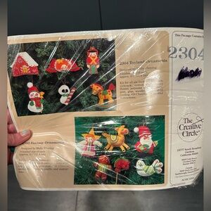 NEW Vintage 1986 Christmas Holiday Craft Ornament Set! The Creative Circle #2304